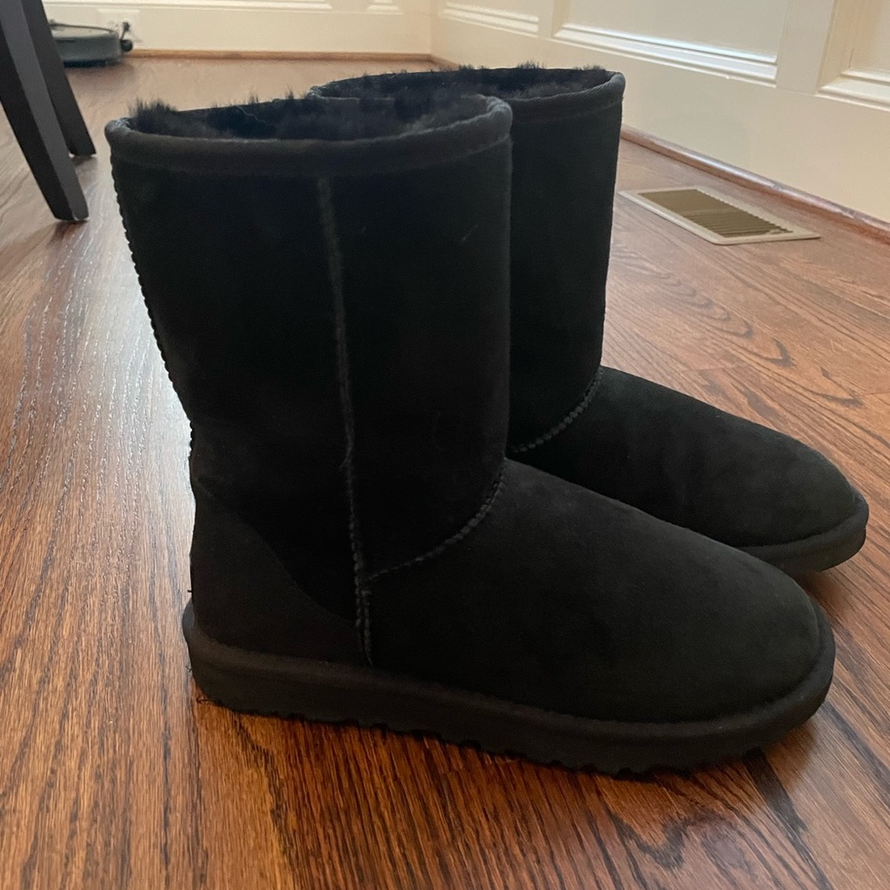 UGG Women’s Classic Short Boot size 7